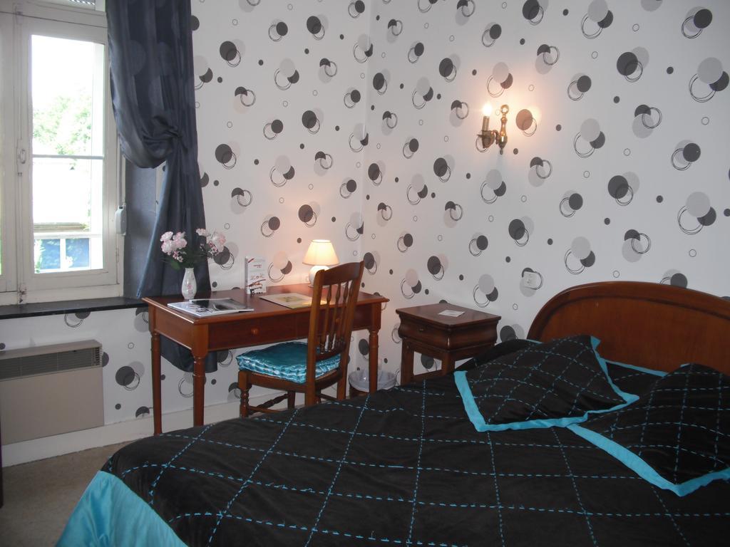 Hotel Le Clos Du Montvinage Étréaupont Habitación foto