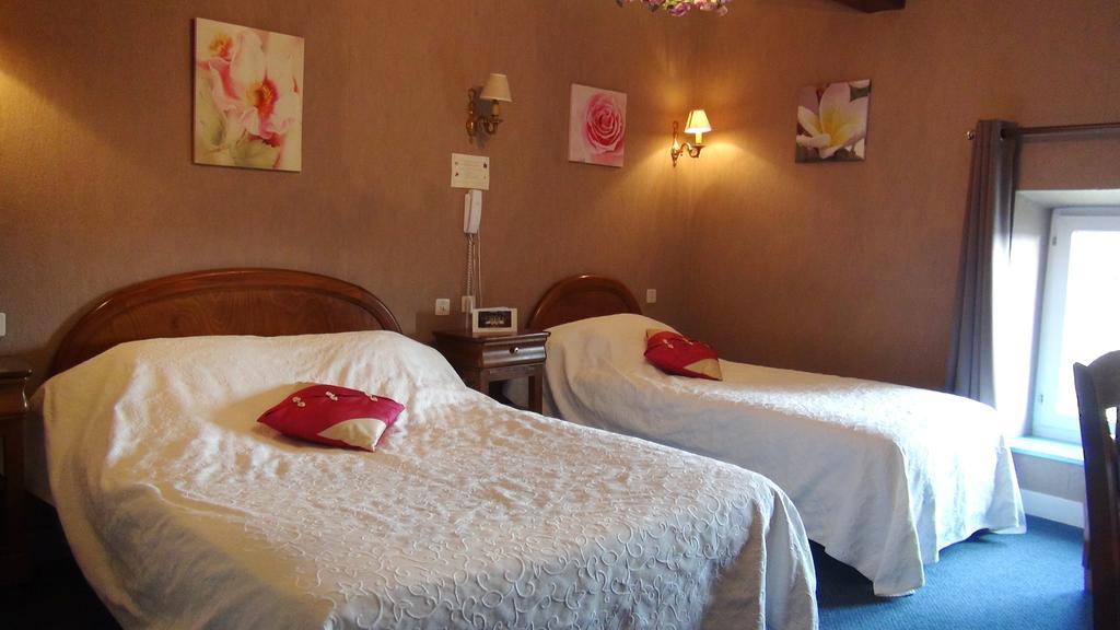 Hotel Le Clos Du Montvinage Étréaupont Habitación foto