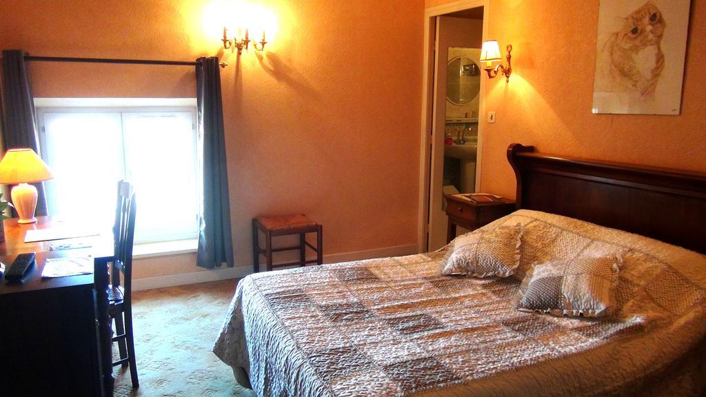 Hotel Le Clos Du Montvinage Étréaupont Habitación foto