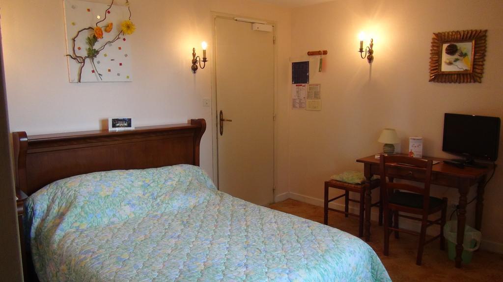 Hotel Le Clos Du Montvinage Étréaupont Habitación foto