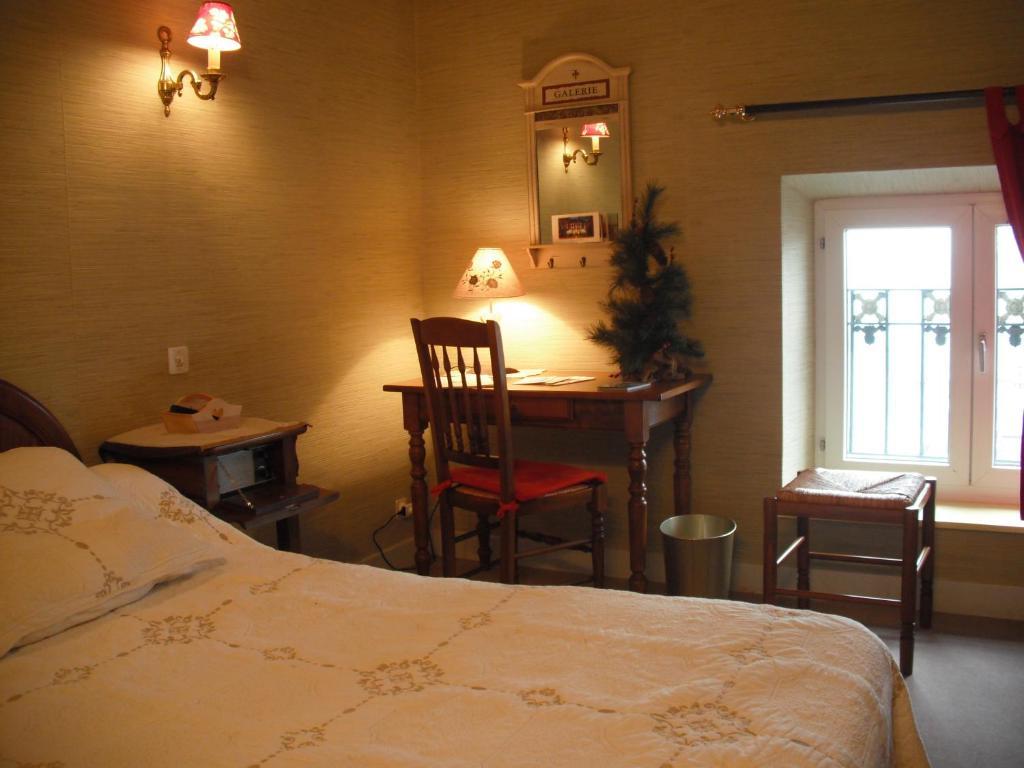 Hotel Le Clos Du Montvinage Étréaupont Habitación foto