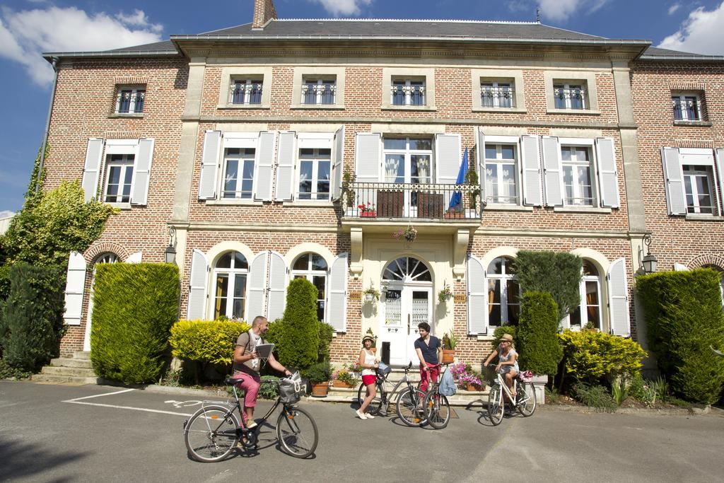 Hotel Le Clos Du Montvinage Étréaupont Exterior foto